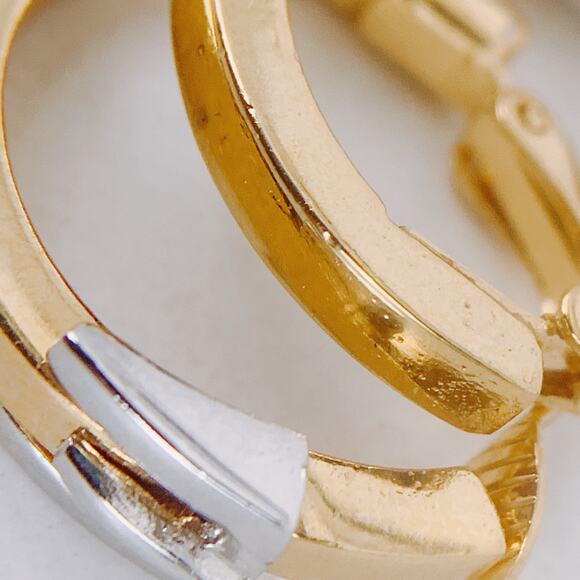 VTG Signed Trifari Gold Tone Hoop Earrings Clip On Mid Century 1960s Jewelry - Picture 4 of 11